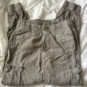 American Eagle Casual Army Green Cargo Pants